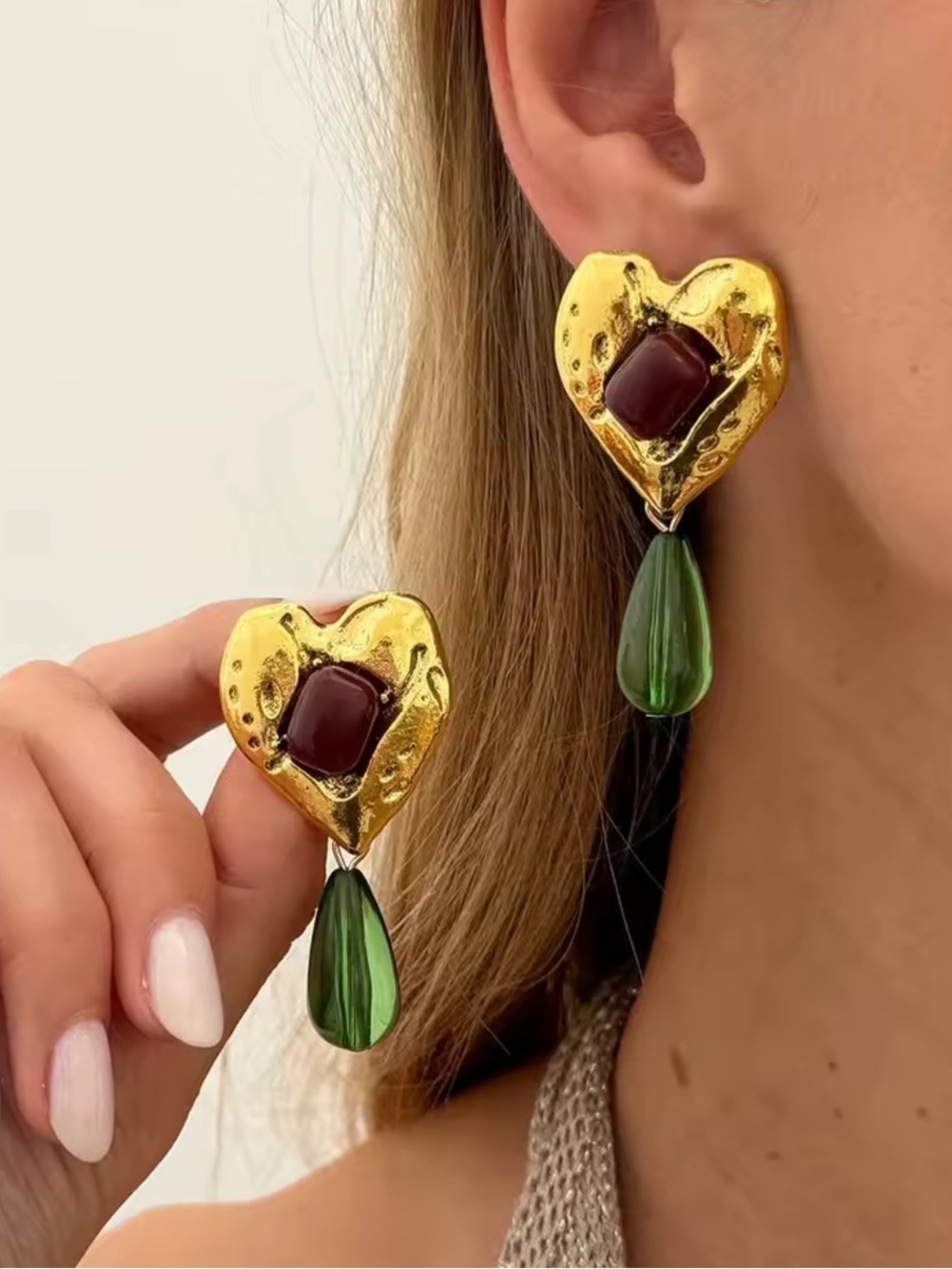 Retro Gold Heart Earrings – Emerald Teardrop Dangle Earrings